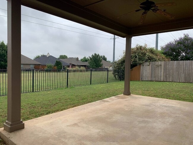 Building Photo - 15428 Adlong Dr