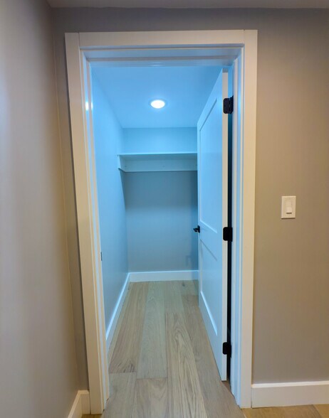 Master Bedroom - Walk in Closet - 21 High St