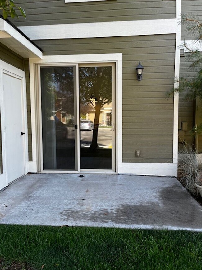 Building Photo - SAW1530U