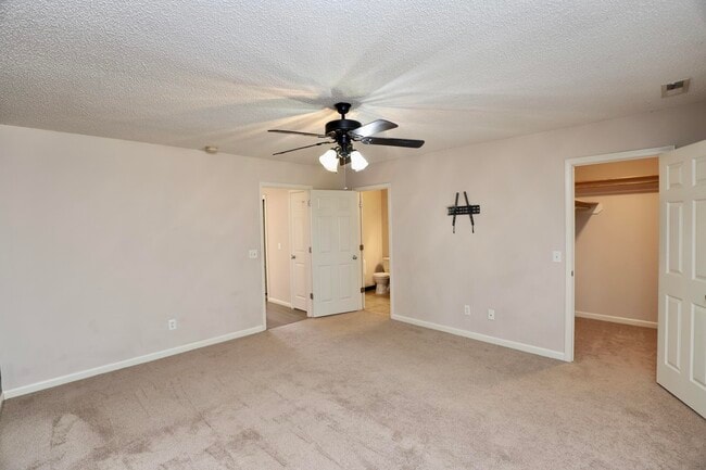 Building Photo - 2605 Turningleaf Ln