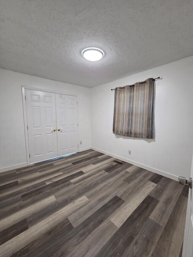 Building Photo - Orchards Home with a View