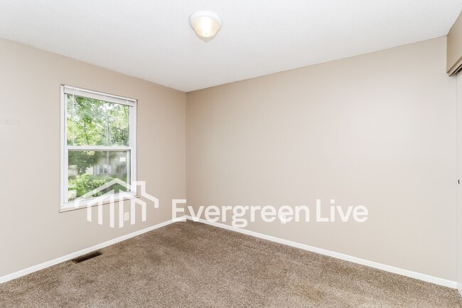 Building Photo - 1608 Carriage Dr