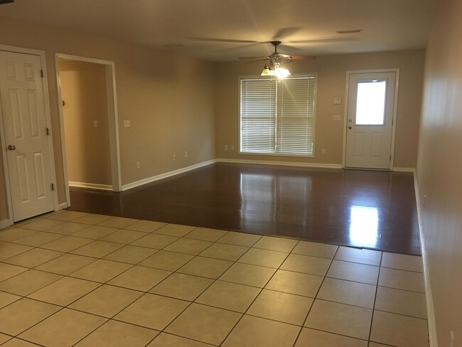 Building Photo - Fairfield Estates -