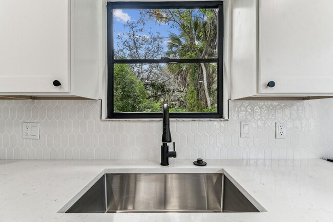 Building Photo - 16107 Sea Pines Dr