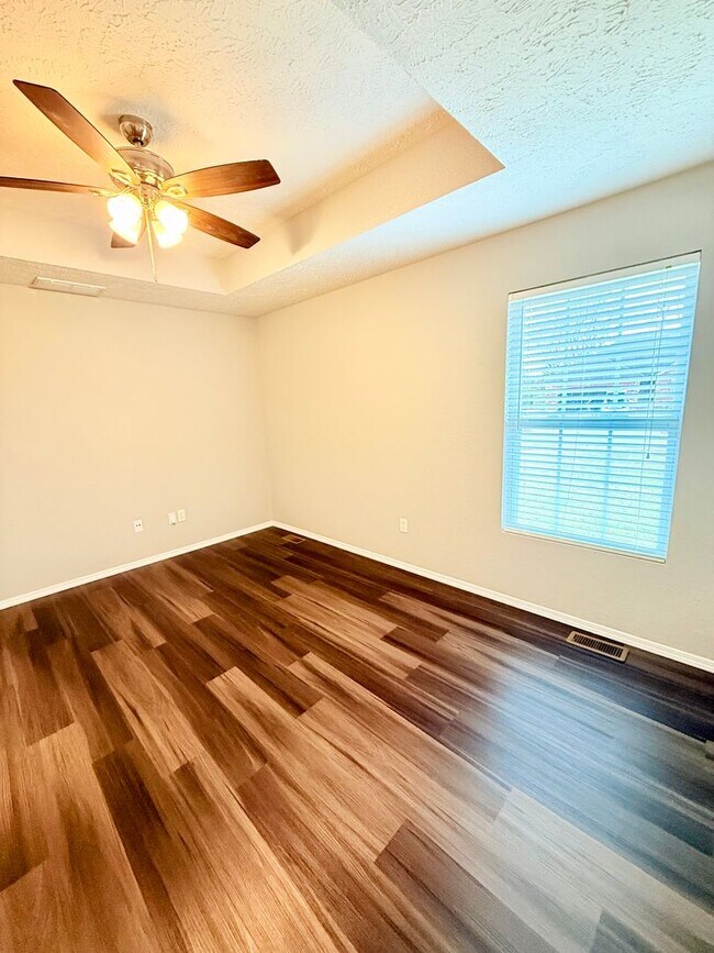 Building Photo - Bent Tree Subdivision - 4 BR - 2 Living Areas - 3 Car