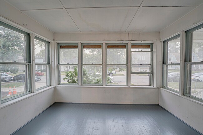 Building Photo - 523 Grand Ave