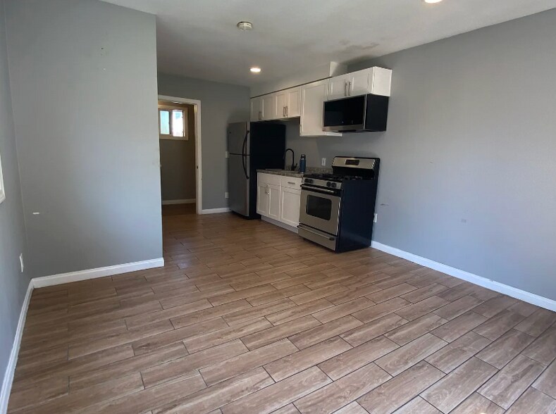 Building Photo - 1610-12 Dahlia Ave