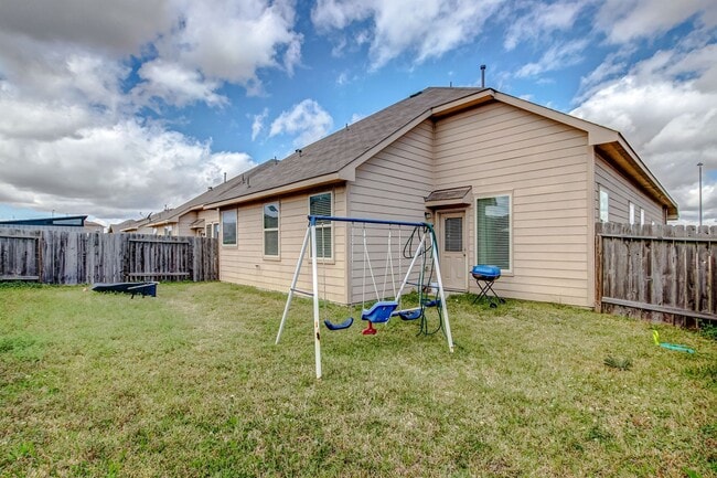 Building Photo - Ready to move in!