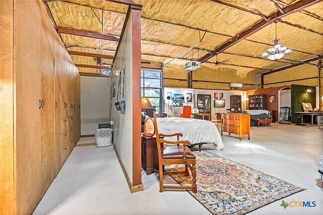 Building Photo - 218 Alexandra Ln