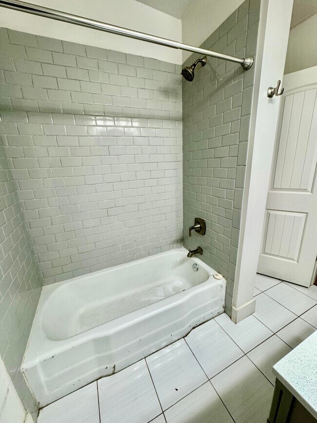Building Photo - 2510 47th St