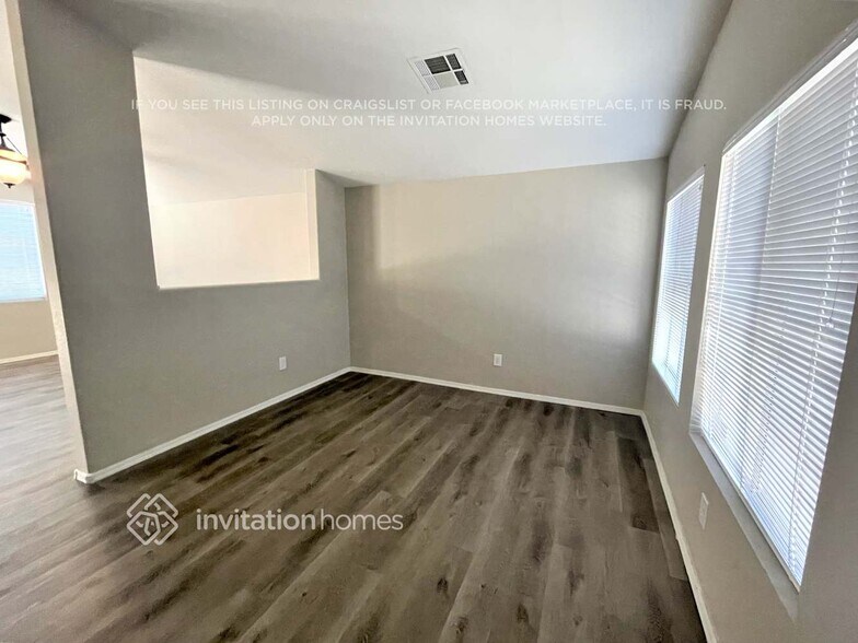 Building Photo - 1551 E Betsy Ln