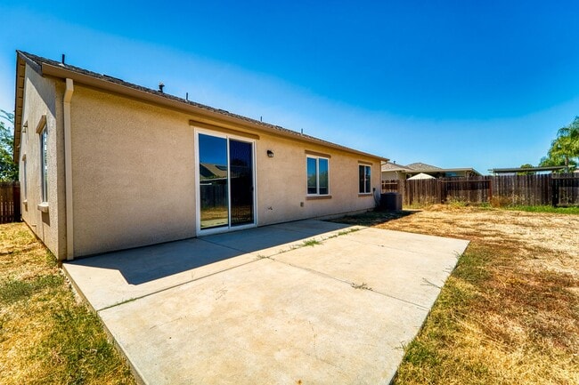 Building Photo - Upgraded Single-Story 3BR/2BA Solar Home o...