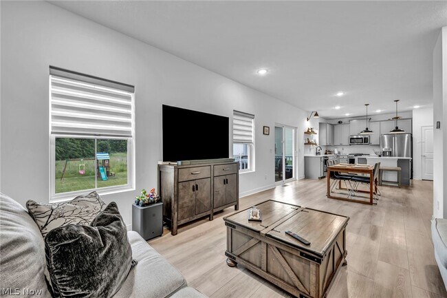 Building Photo - 704 Maple Hollow Ct