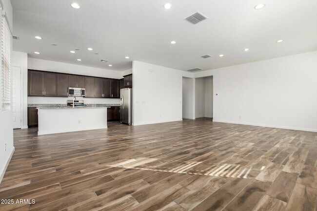 Building Photo - 14958 W Smoketree Dr