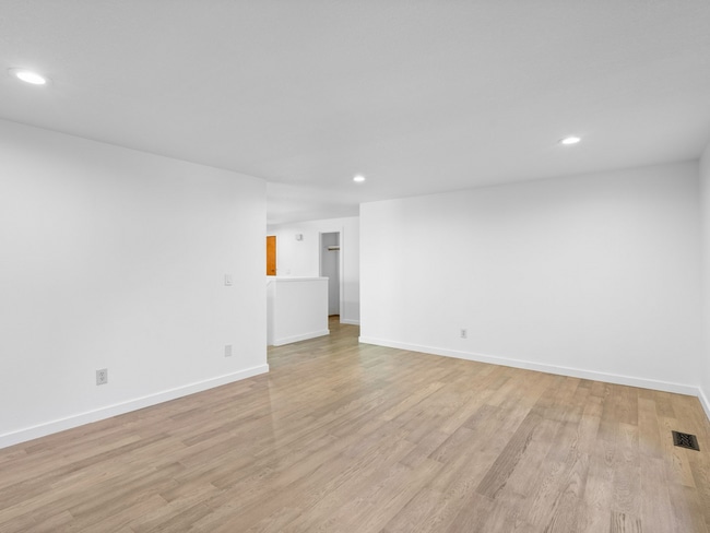 Building Photo - 1107 Meadowview Ct