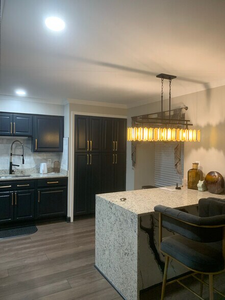 Building Photo - 81-06 Westbourne Pl