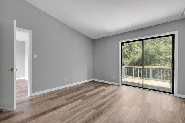 Building Photo - 27 Sierra Rd