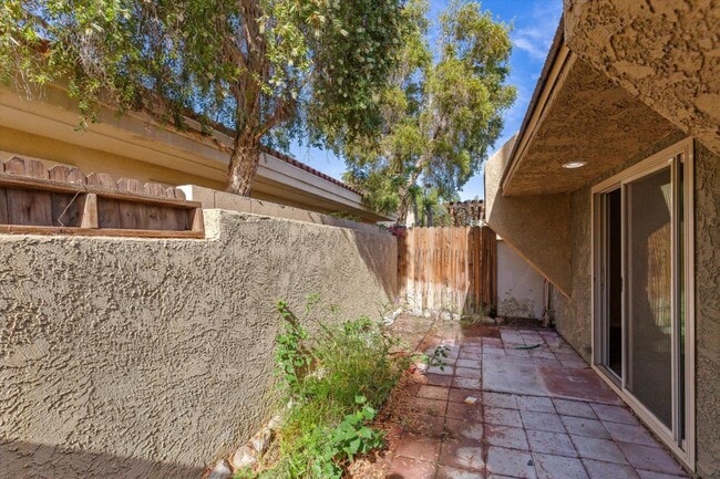 Building Photo - 365 N Saturmino Dr