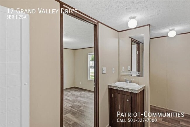 Building Photo - 17 Grand Valley Dr
