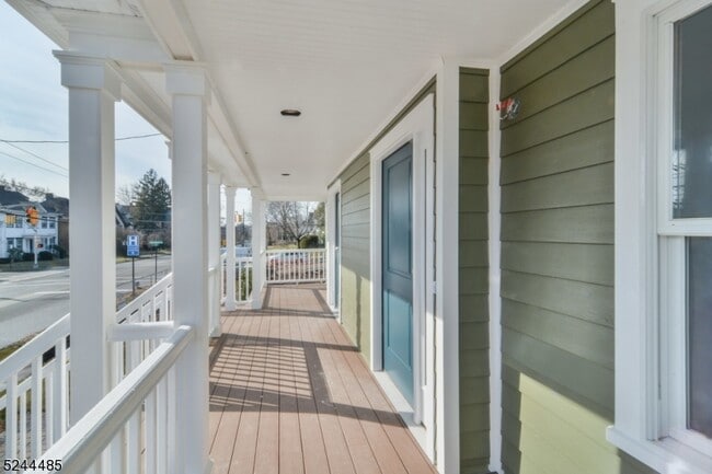 Building Photo - 92 Grove St