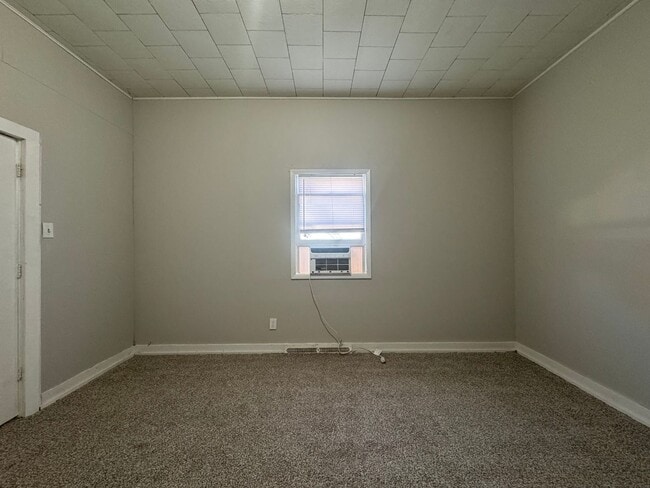 Building Photo - Price Drop, Apply Now!