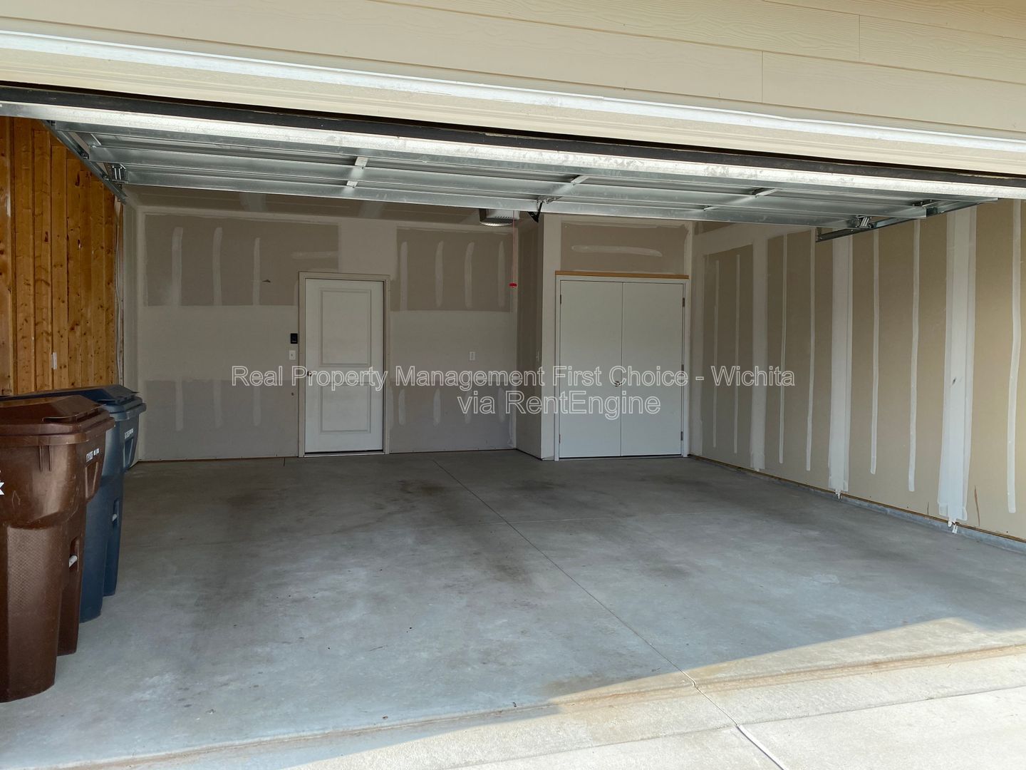 Building Photo - 412 S Longbranch Dr