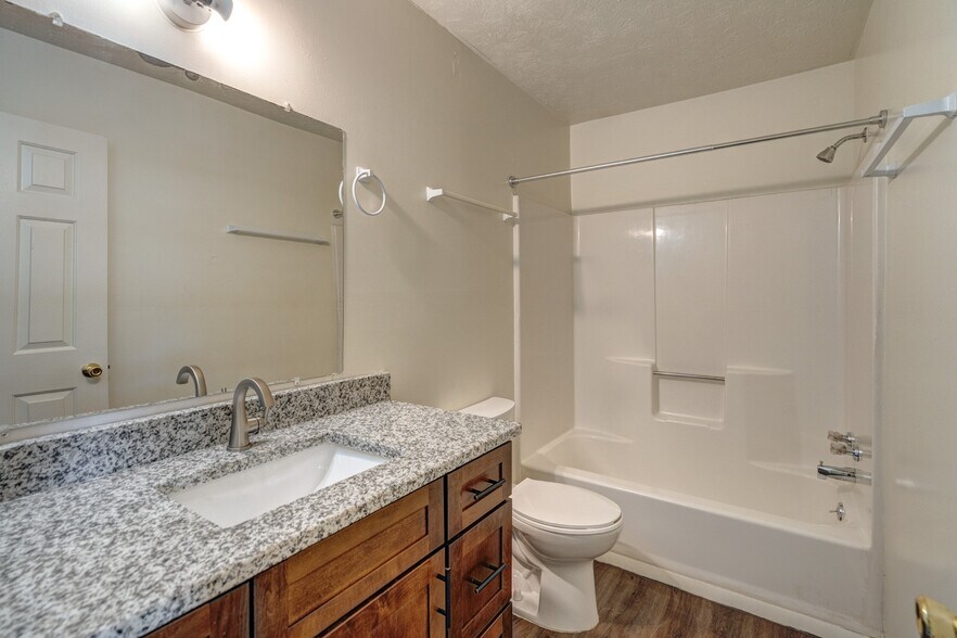 Building Photo - 135 Clover Valley Cir