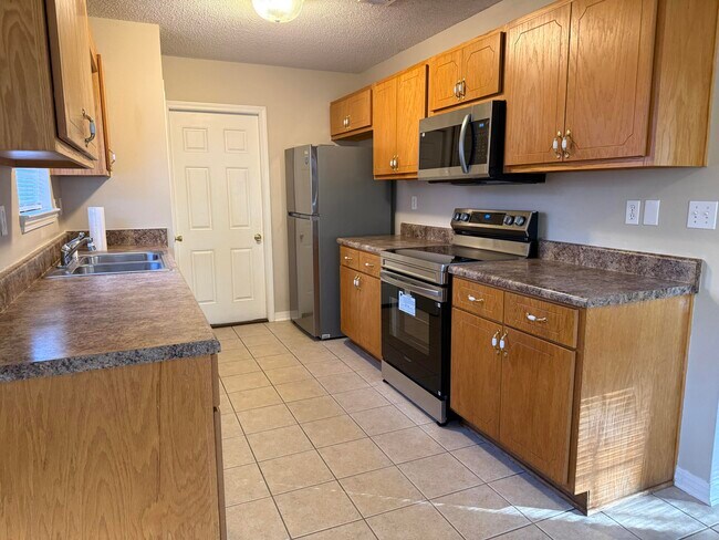 Building Photo - 192 Mary Ln