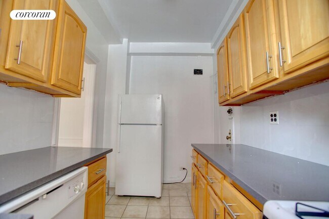 Building Photo - 315 W 102nd St