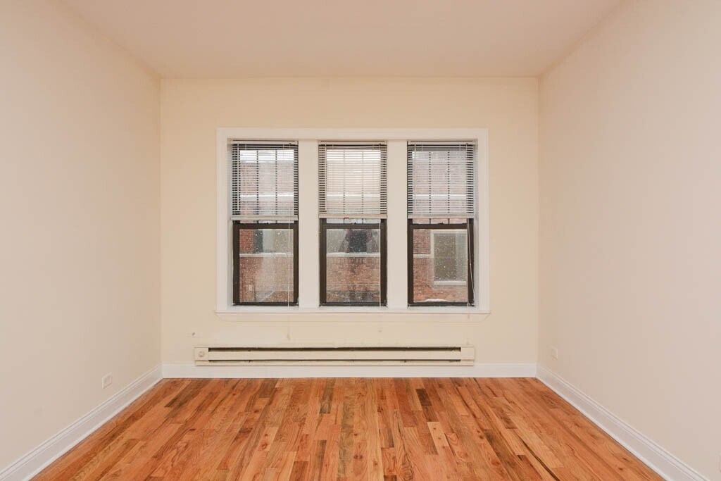 Building Photo - 629 W Cornelia Ave