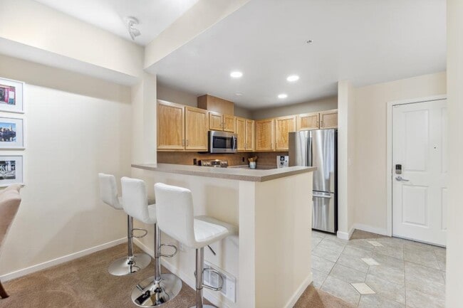 Building Photo - Frazer Court Condominiums - 1 bedroom