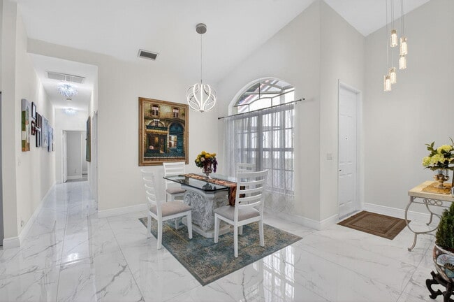 Building Photo - 6247 Heliconia Rd