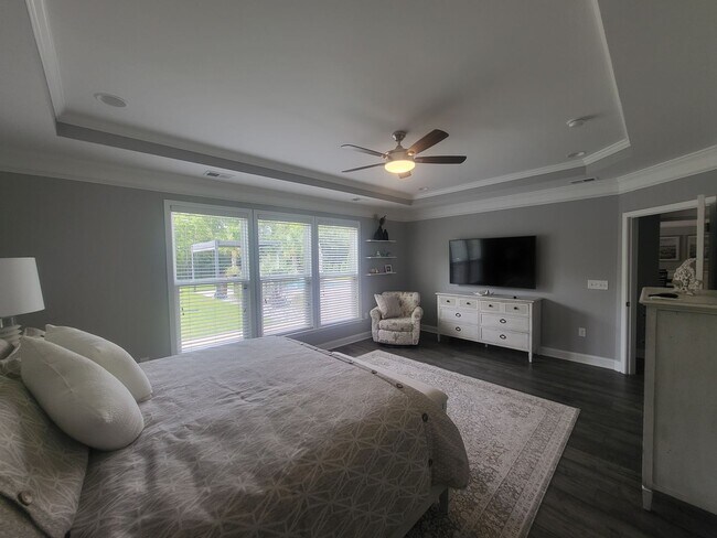 Building Photo - REDUCED!  5 bedroom/4 bath house in Berkshire Forest