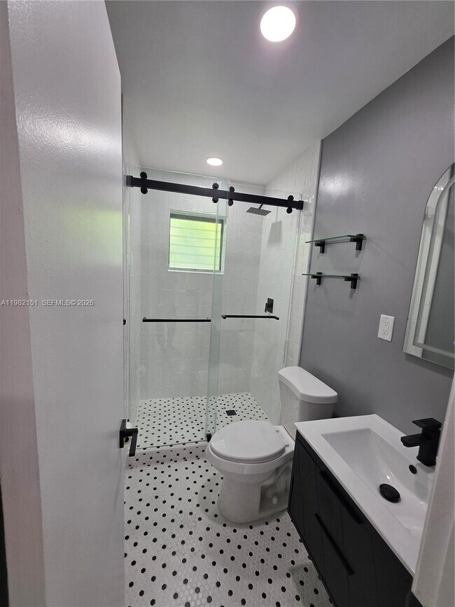 Building Photo - 411 SE 3rd Ave