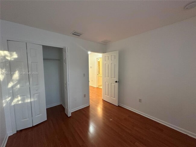 Building Photo - 2615 SE 15th Pl