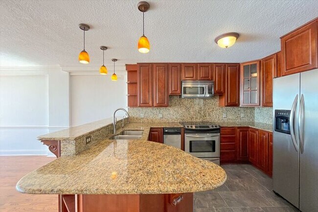 Building Photo - Beautiful Waterfront 3/2.5 Lake Virginia C...