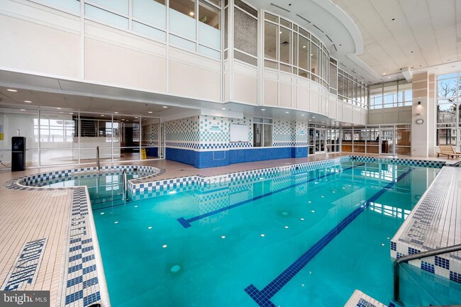 Building Photo - 100 Harborview Dr