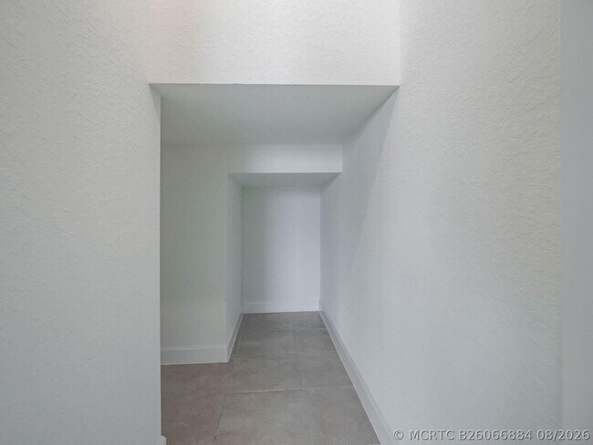Building Photo - 10032 W Villa Cir