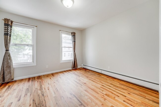 Building Photo - 27 Marion Pl