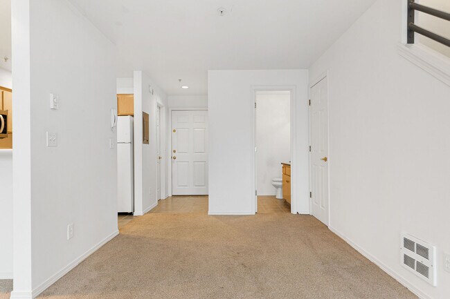 Building Photo - 9221 Interlake Ave N