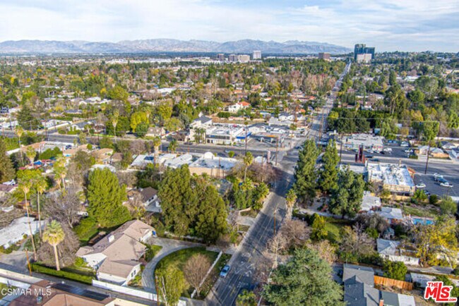 Building Photo - 22839 Oxnard St