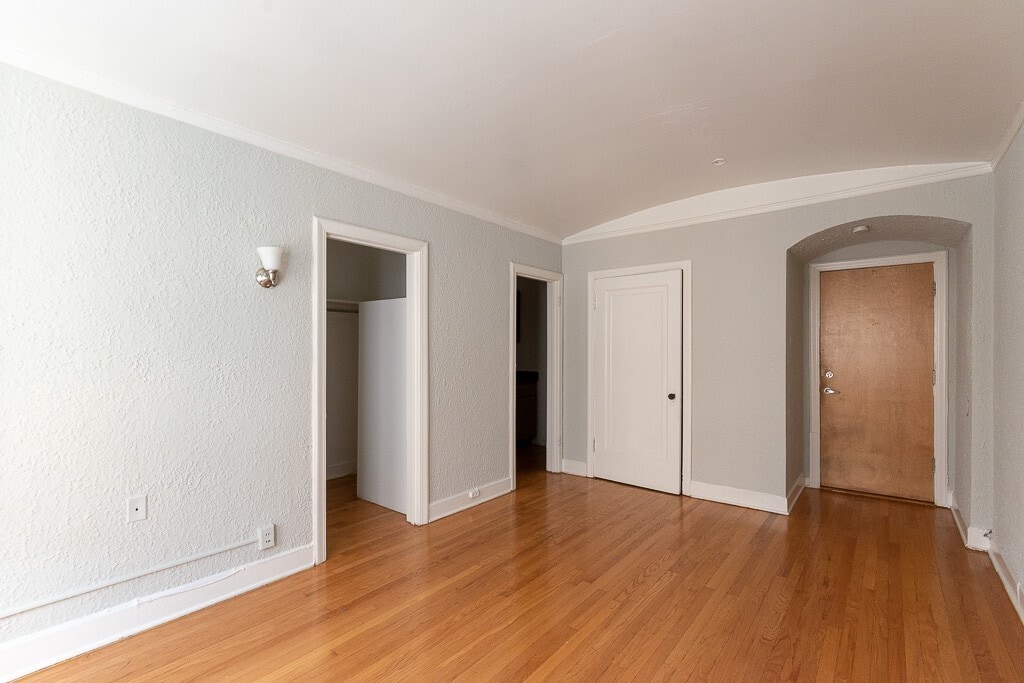 Building Photo - 539 W Arlington Pl