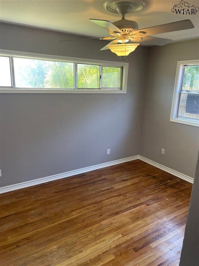 Building Photo - 4300 Barnett Dr