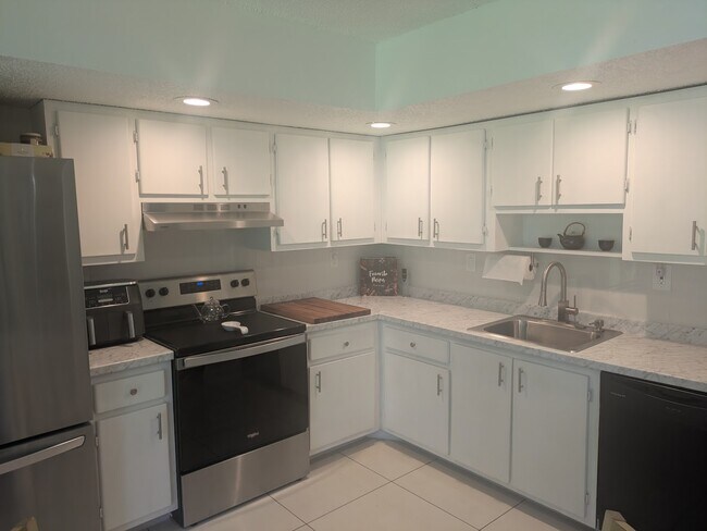 Primary Photo - 8075 SW 107th Ave