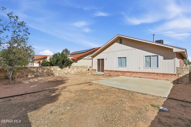 Building Photo - 3413 Yellow Rose St