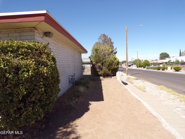 Building Photo - 4699 Round Rock Dr