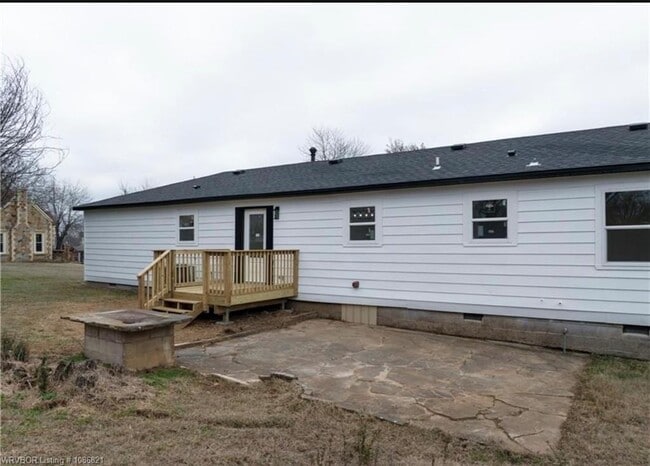 Building Photo - 48 W Gary St