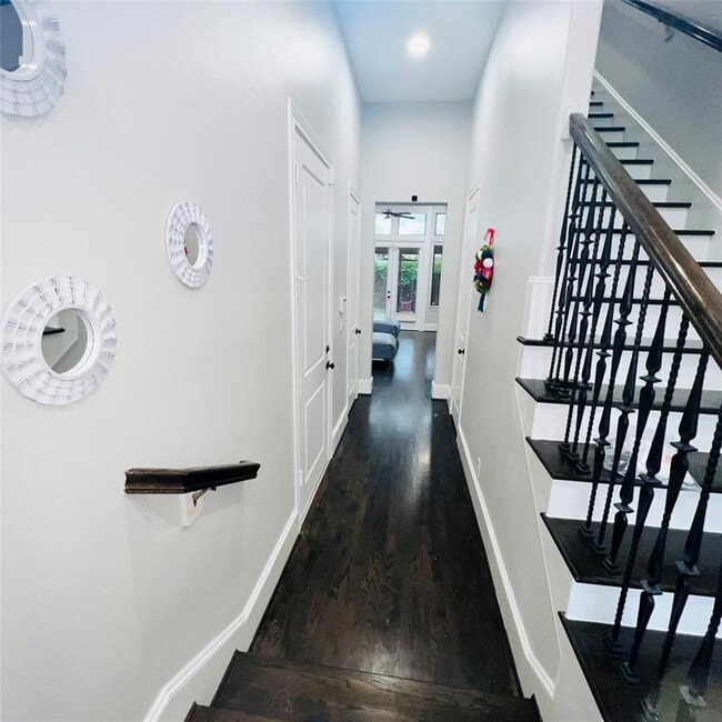 Building Photo - 9944 Woodwind Lane North
