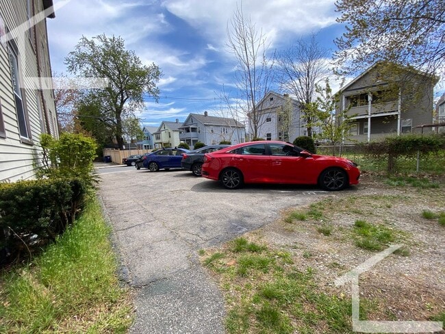 Building Photo - 4-Bed + 2-Bath * HBS * Central  Air