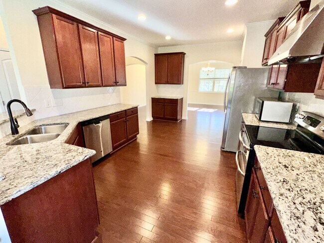 Building Photo - Beautiful home in Everwood!